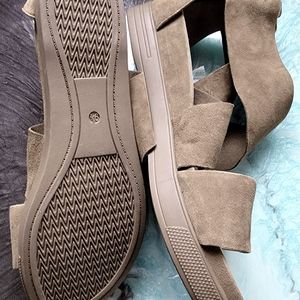 Eileen Fisher Size 9.5 olive